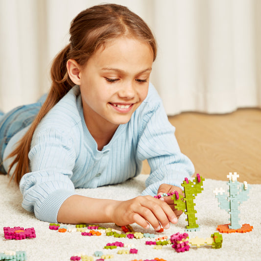 240 pc Botanica tube: girl building cactus and flower builds