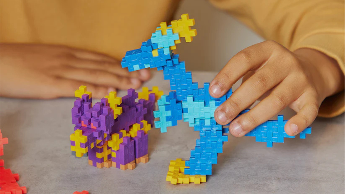 Building a dinosaur with Plus-Plus