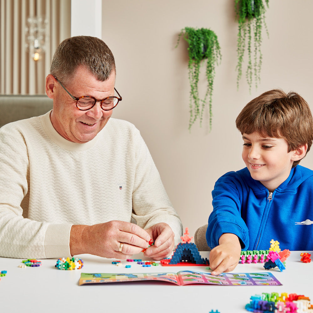 Family building with Plus-Plus